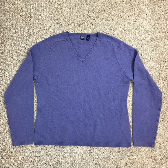 GAP Sweaters - Gap Vintage Womens Vneck Sweater Size XL 100% Lambs Wool Pullover Casual